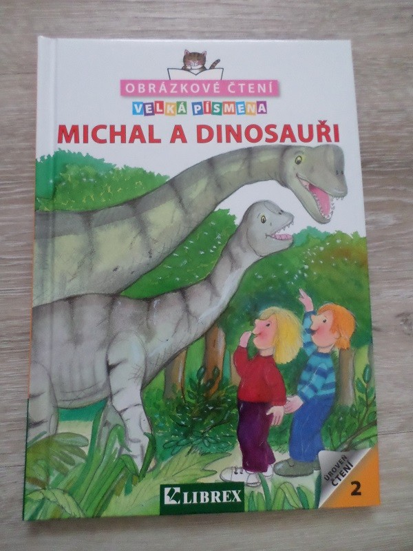 Obrzkov ten Michal a dinosaui, velk psmena - Fotografie . 1